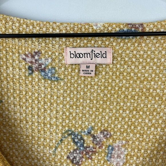 Bloomfield Mustard Yellow Floral Waffle Knit V Neck Top M NWT - Picture 3 of 6
